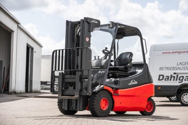 Linde E25 – Elektrischer Gabelstapler – 2500 kg, 4350 mm